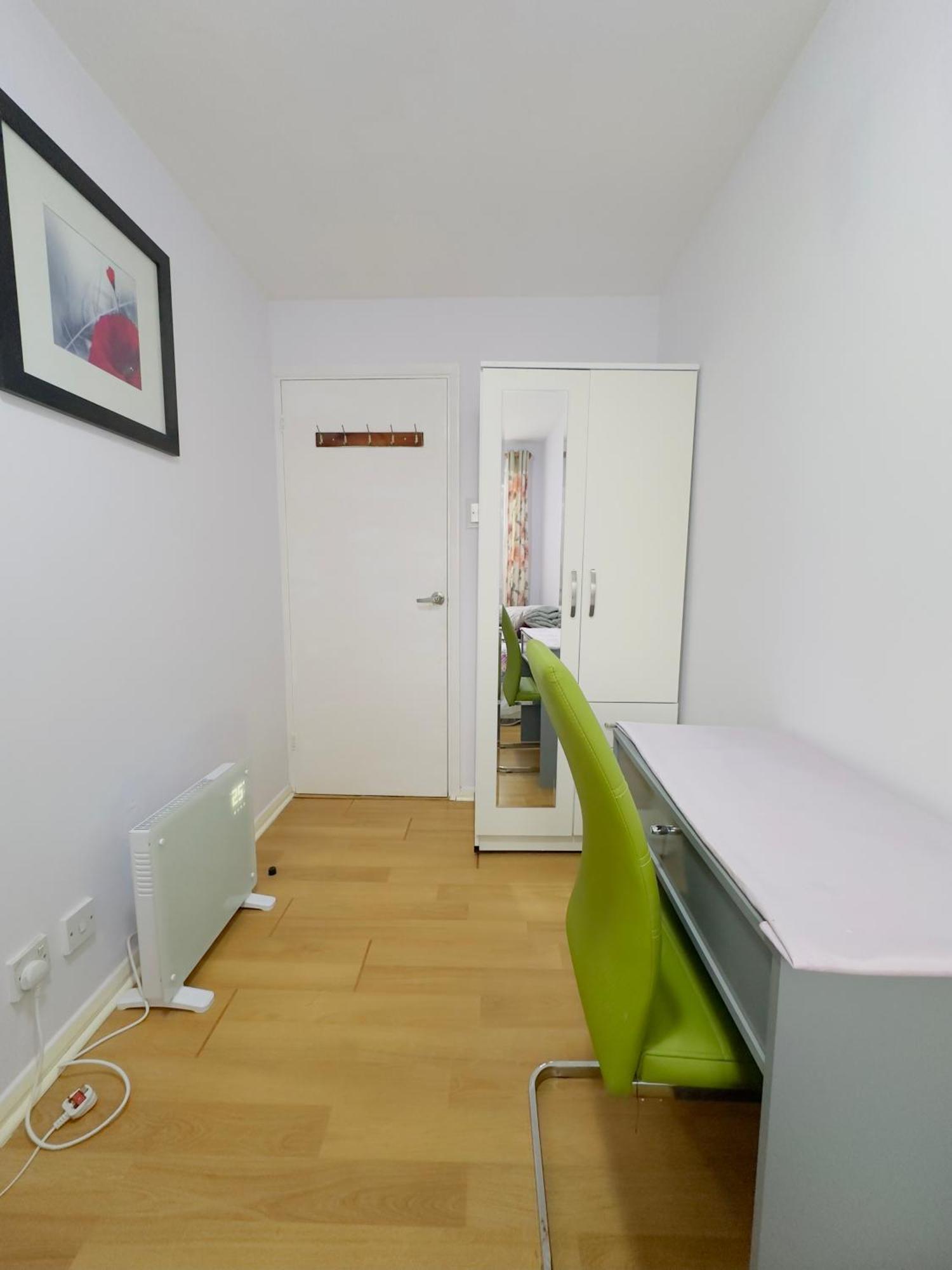 Sweet Home In Heart Of Barking Barking  Exterior photo