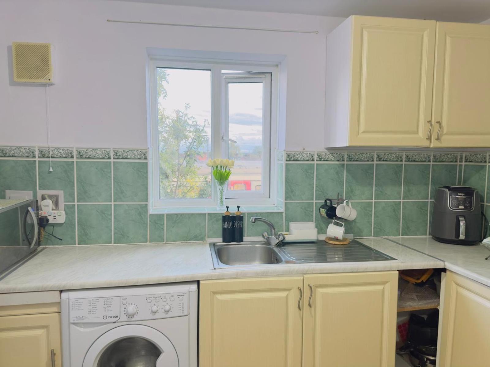 Sweet Home In Heart Of Barking Barking  Exterior photo